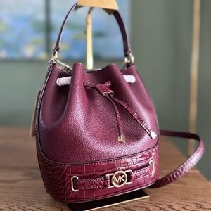NWT！NEW！Michael Kors Reed Bucket Bag Crocodile Embbossed Leather Belted -Oxblood